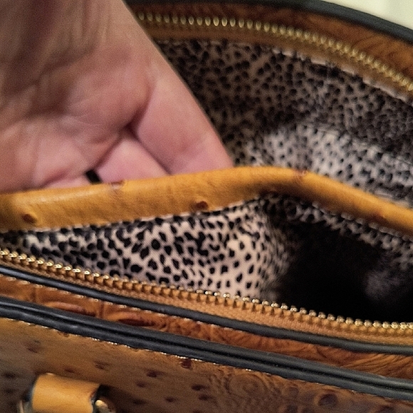 Stunning Vegan Leather Alligator Embossed Mustard-Tan Handbag - Picture 8 of 8